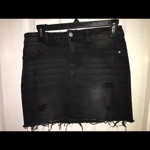 Black distressed mini skirt by Vanilla Star
